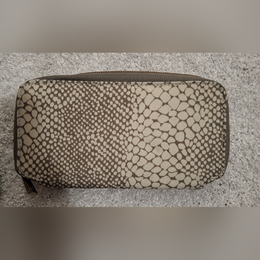 Travelon Wallet With Wristlet RFID NWT - Picture 2 of 5